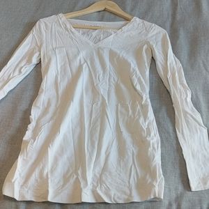 Gap maternity long sleeve tshirt